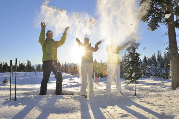 Spaß im Schnee beim Schneeschuhwandern in Filzmoos © TVB Filzmoos / Sepp Mallaun