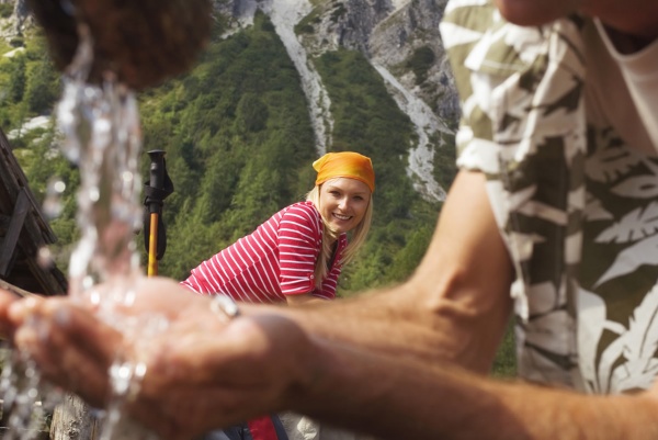 Wasser trinken am Brunnen - eine tolle Abkühlung an heißen Sommertagen